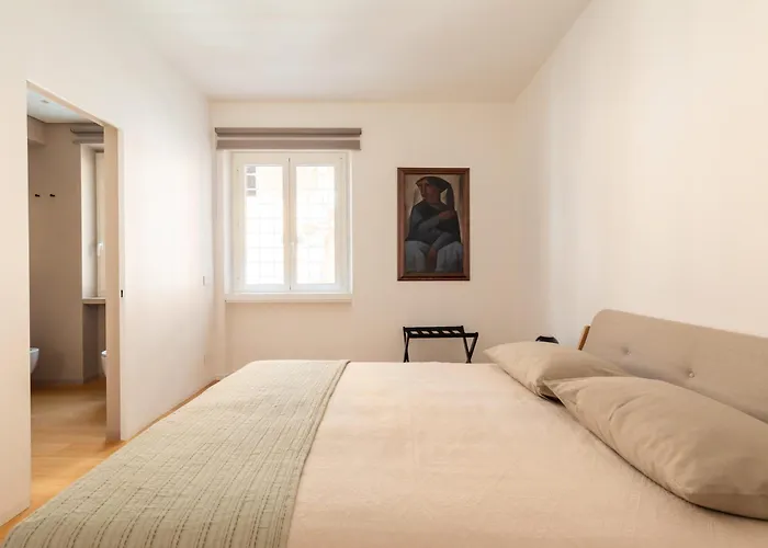 Popolo Design By Romeloft Apartment